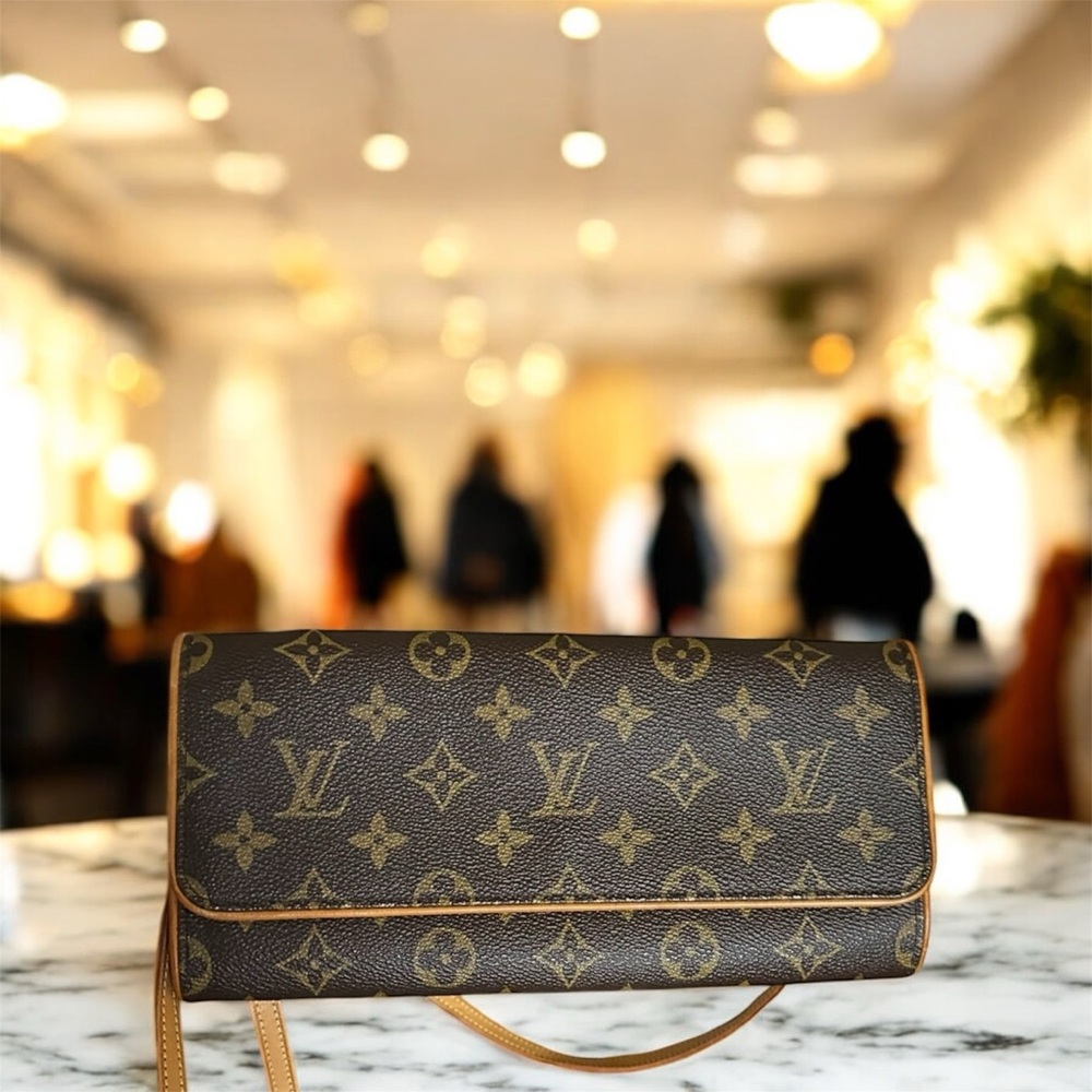 SOLD!!
Louis Vuitton Twin Pochette